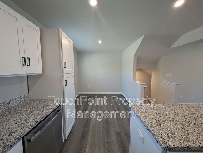 Photo - 2059 Langer St