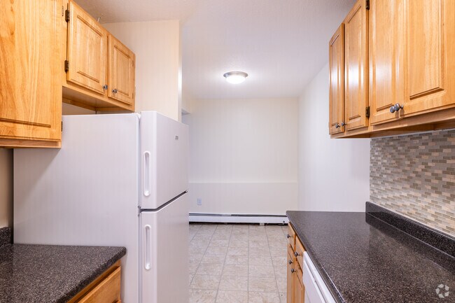 2BR, 1BA - 850SF