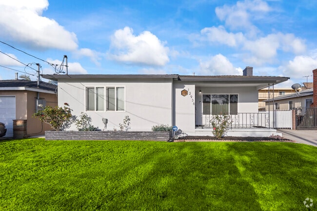 Building Photo - 12938 Jefferson Ave Rental