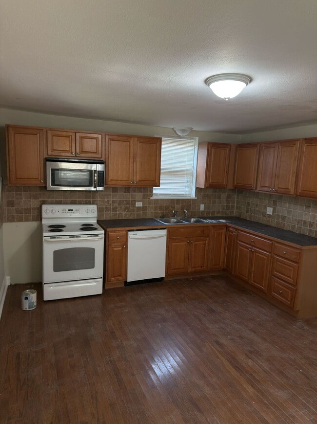 Building Photo - 7707 Vermont Ave Rental