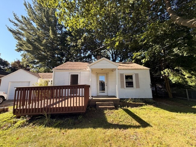 Photo - 446 Fontenelle St SE