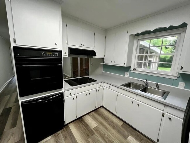 Photo - 305 Hartsfield Ln