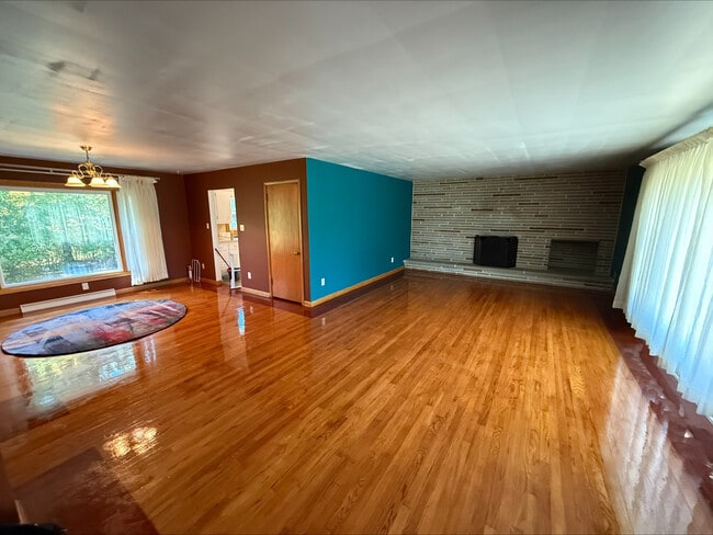 Photo - 422 S Miller Rd