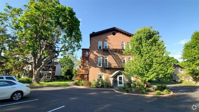Building Photo - 21 Idlewild Ave Rental