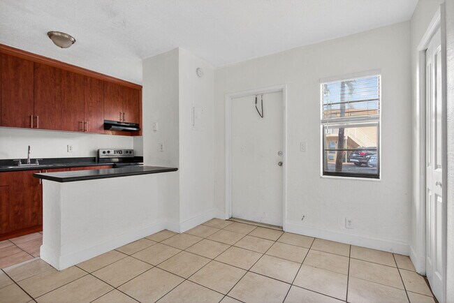 Photo - 4071 N Dixie Hwy Unit 5