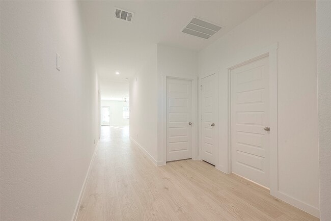 Building Photo - 4906 Edgewood Dr