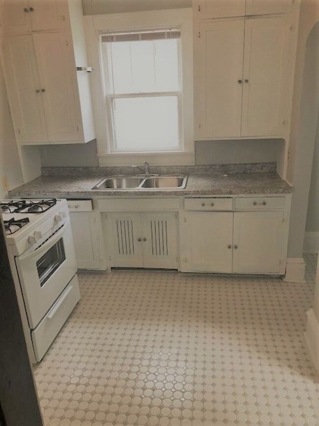 Building Photo - 3-Bed, 1-Bath Como House