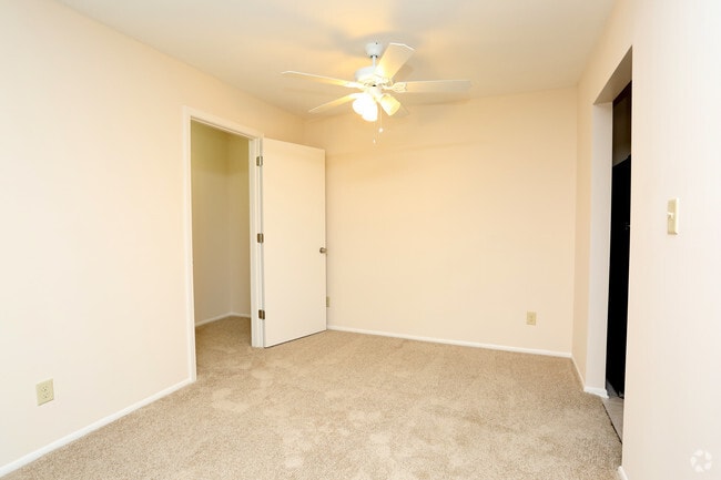 1BR, 1BA - 863 SF - Dining Room