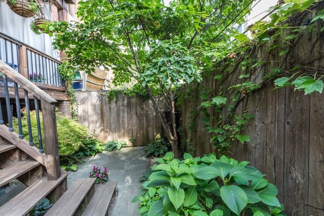 Jardín trasero. - 166 Bryant St NW Unidad 2