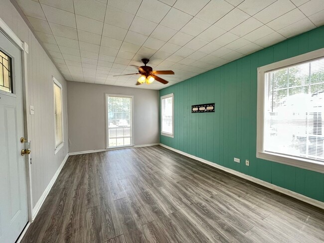 Photo - 703 W Olmos Dr
