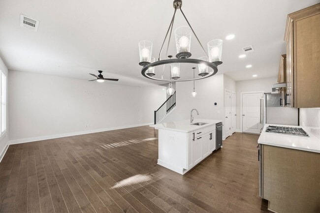 Photo - Walkable Lifetsyle in Westshore!