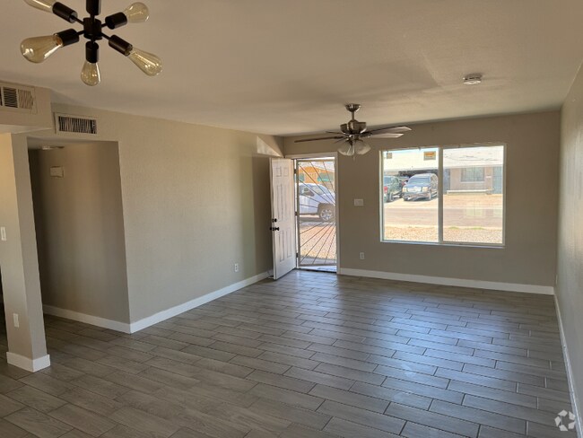 Building Photo - 8809 W Roma Ave Rental