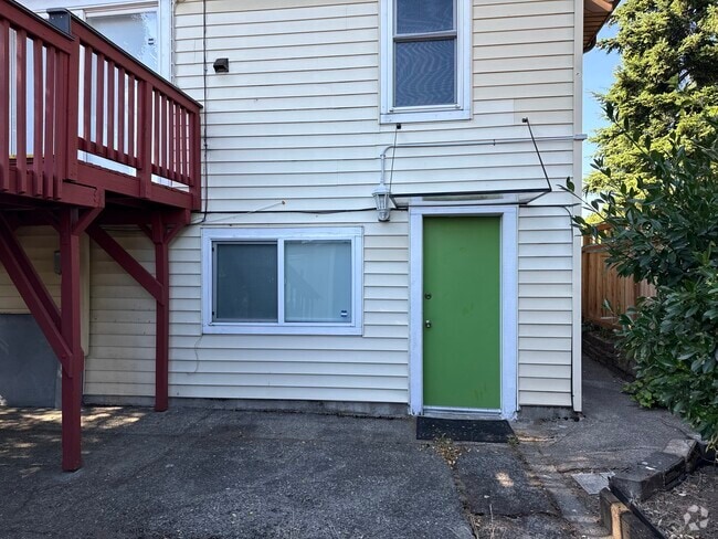 Building Photo - 2207 S Atlantic St Rental