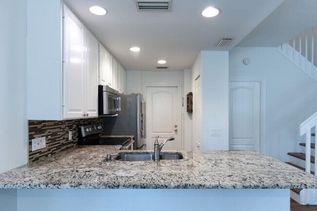 Photo - 340 Jacaranda Dr