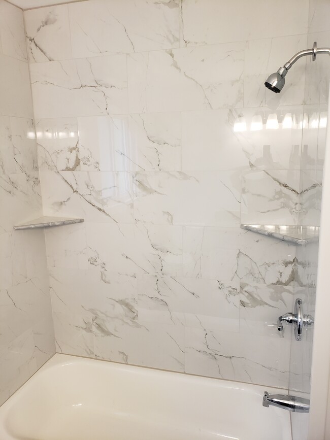 Tub with custom ceramic marble tile surround - 41247 S. Woodbury Green Dr. Townhome