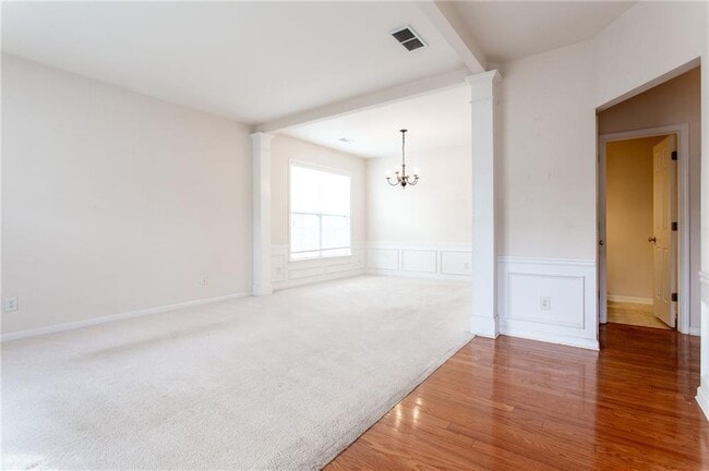 Photo - 910 Wendlebury Ct