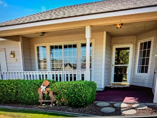 Building Photo - 2418 S Arthur Ct