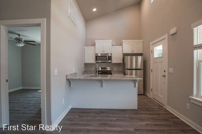 Photo - 2 br, 2 bath House - 636 N Honey Locust Bend