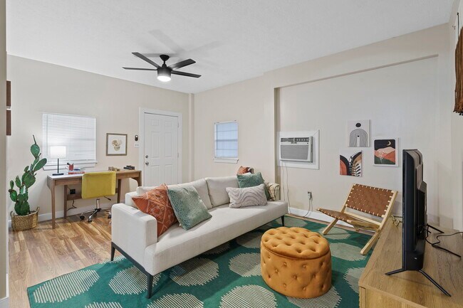 Fotografía del edificio - 6414 Stoney Point Rd Unidad B