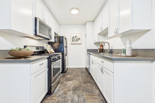 Buffalo Sherman Oaks Apartments
