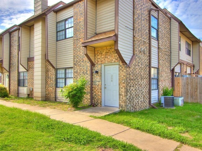 Building Photo - 401 SE 12th Ave Unit 208