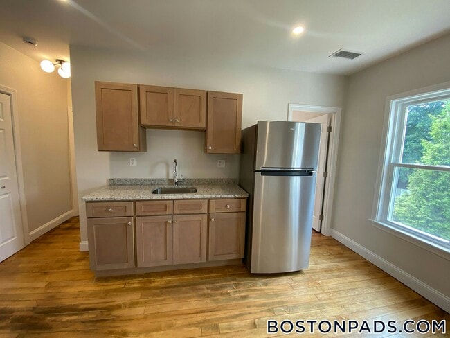 Building Photo - 293 School St Rental