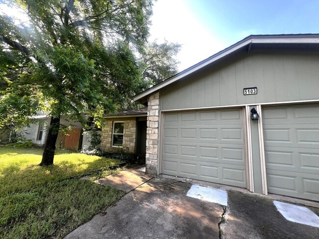 Building Photo - Recently Renovated 3/2 Home in South Austin with Bonus Room + Additional Storage