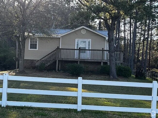 Building Photo - Cute cottage on piling across the road fro... Rental