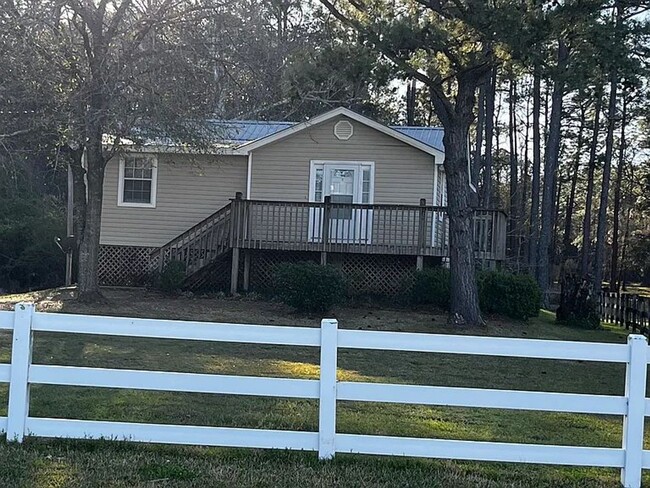 Cute cottage on piling across the road fro... - Cute cottage on piling across the road fro... House