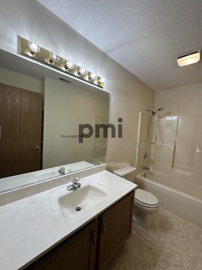 Photo - 1950 Douglas St Unit 6