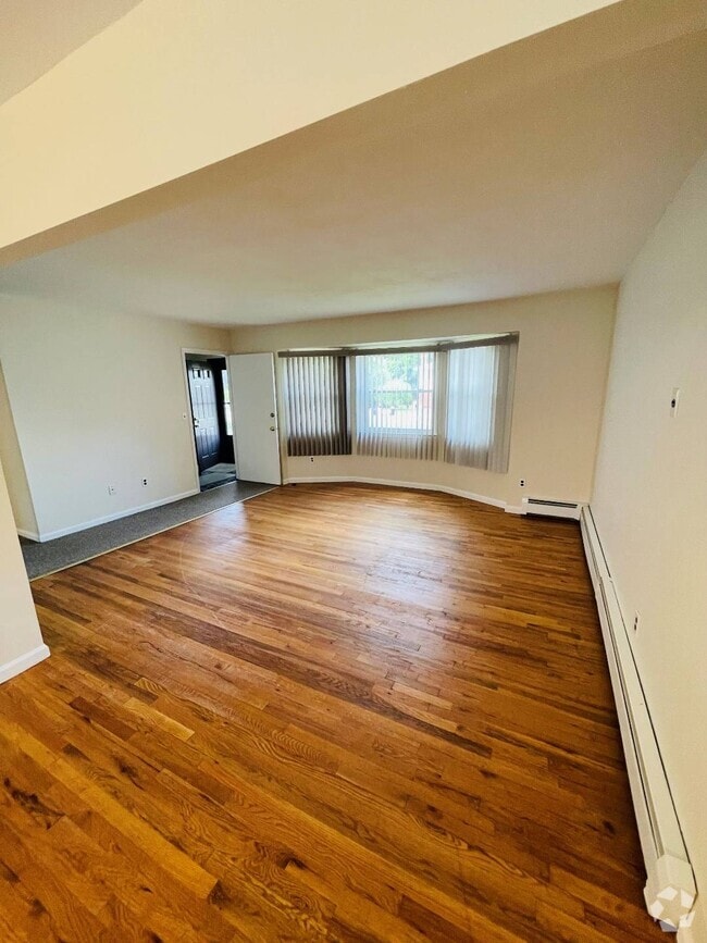 Building Photo - 9 Conway Ct Rental