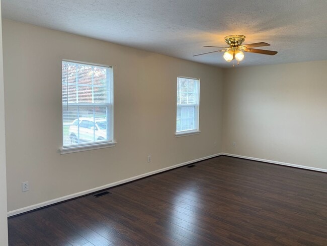 Photo - Adorable 3 Bedroom Home with Large Yard!...