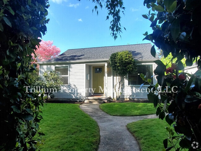 Building Photo - 4835 N Willamette Blvd Rental