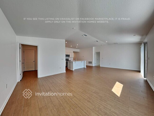 Photo - 1074 Caitlin Loop