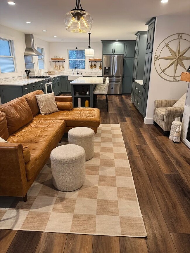 Building Photo - 30 Knoll Top Rd