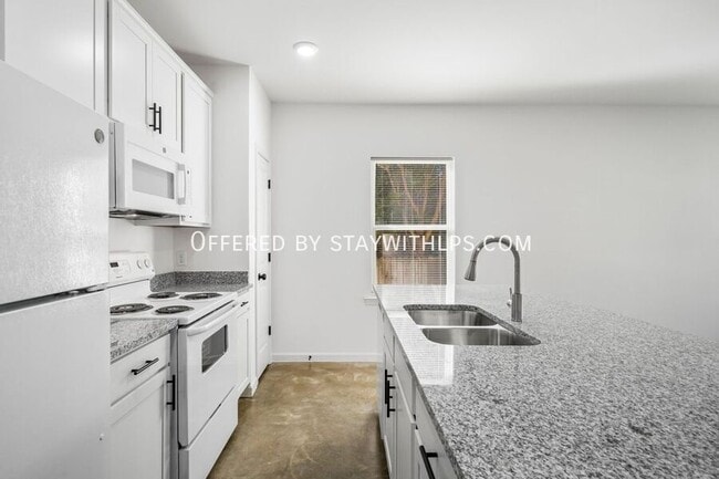 Photo - 1571 Court Ave