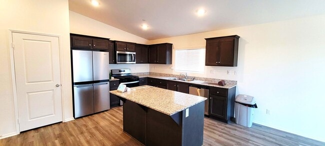 Photo - Single story house with Mountain views - close to Shopping centers and Schools