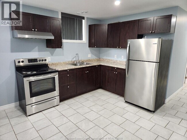 Photo - 839 Assumption St Unit 4