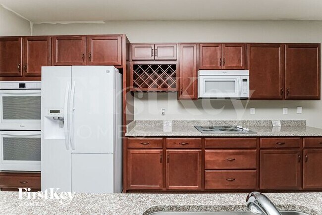 Photo - 3264 Macintosh Rd