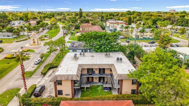 Photo - 2335 NE 172nd St Unidad 4