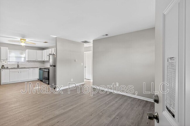 Photo - 7 Roper Dr Unit B