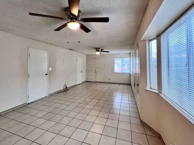 Photo - $1,949 Ashlan & Cornelia, 3 Bedroom House ...