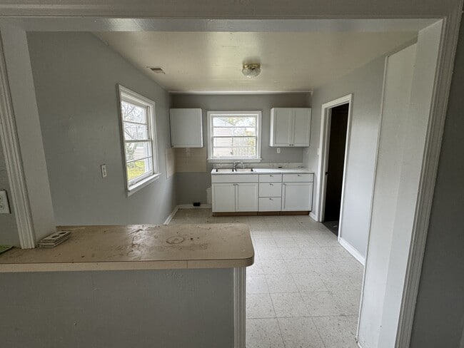 Photo - 2221 N Kenyon St