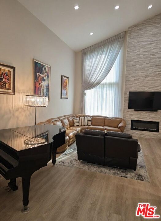 Photo - 5333 Zelzah Ave Unit 305