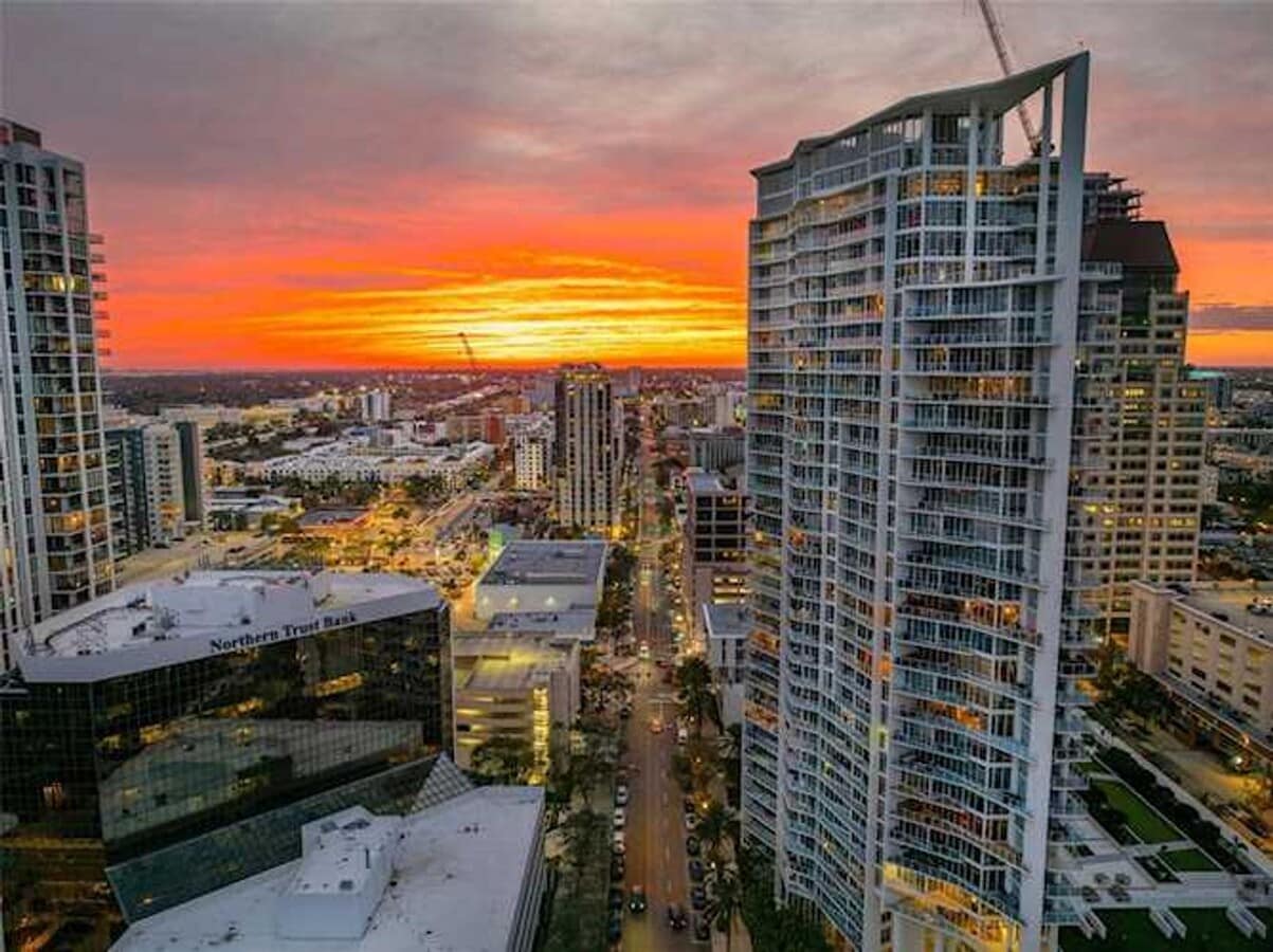 Fully Furnished Luxury High-Rise Condo in ... - Fully Furnished Luxury High-Rise Condo in ...