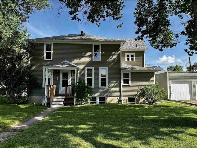 Photo - 2120 Russell Ave