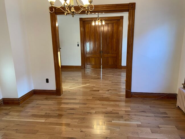 61 Collins Ave Unit Fl 2