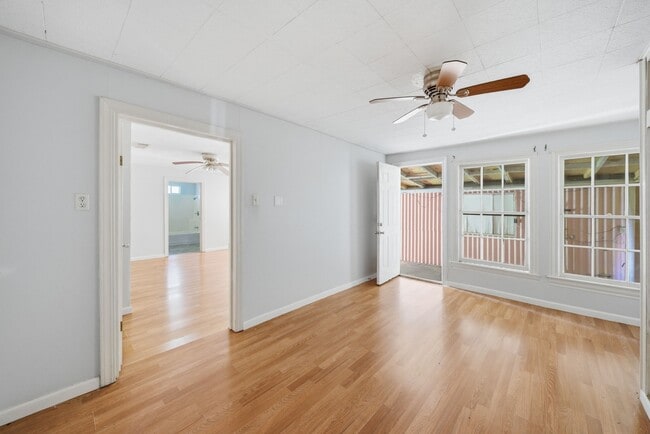Photo - 410 Live Oak St