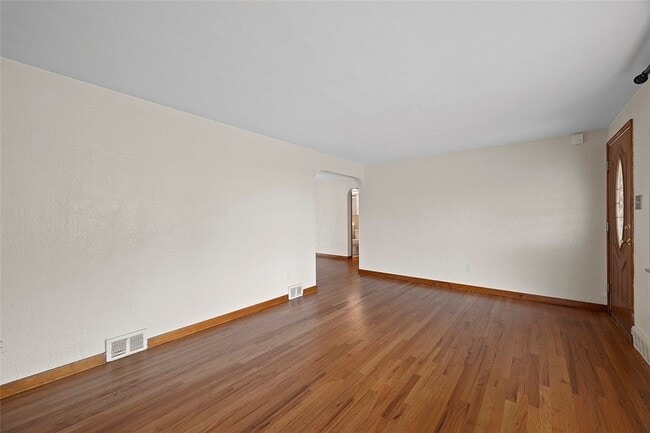 Photo - 3353 McRoberts Rd