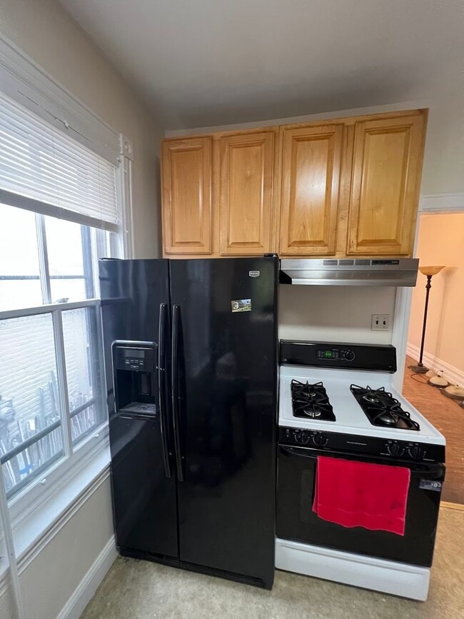Photo - Spacious 5/6 Bedroom/ 2 Bath House for Rent